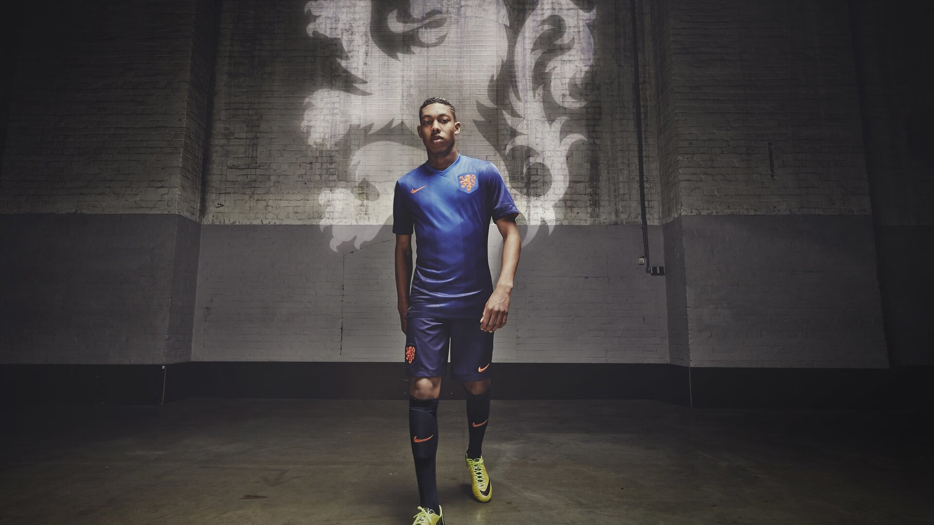 NBA总决赛之夜，当足球巨星乱入，京多安的名字为何闪耀篮球之巅？